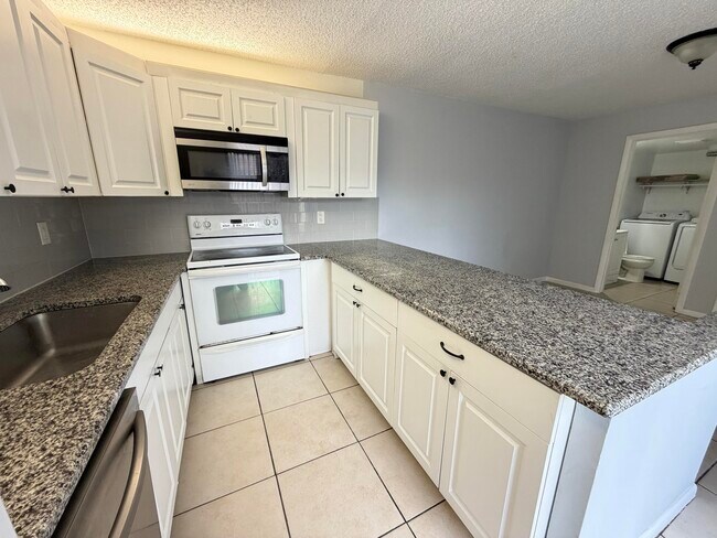 Building Photo - 731 Springdale Cir