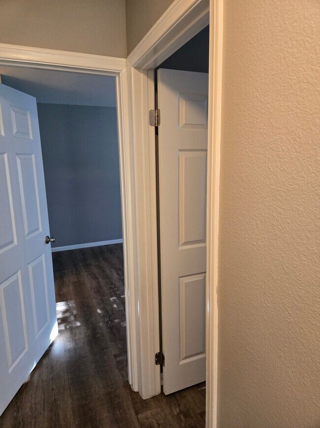 Building Photo - 2 Bedroom 1 Bathroom Condo