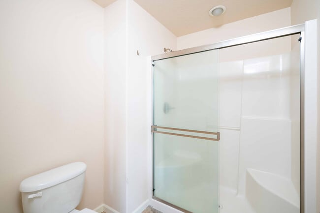 Building Photo - 3+ Bedroom 2.5 Bath with Office and Bonus Room - Indoor Play Structure - North Salmon Creek