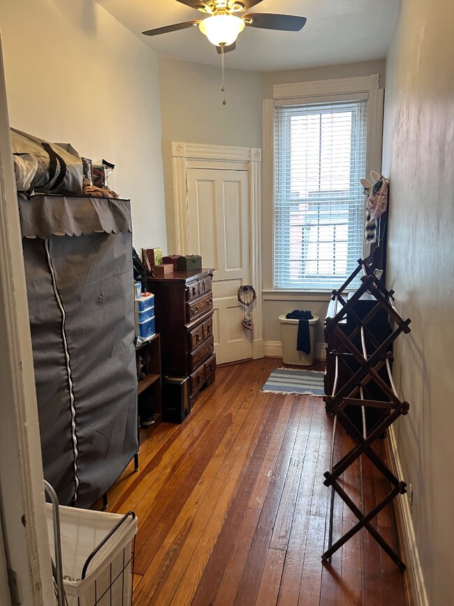 Building Photo - 24 W Court - Unit 3