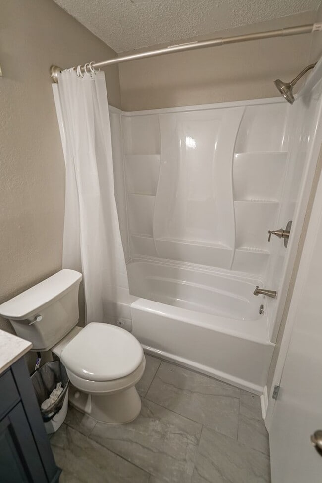 Building Photo - Cozy 1 bedroom 1 bathroom within walking d...