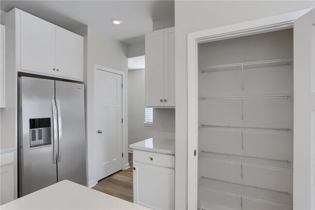 Building Photo - 122 Scotland Ln