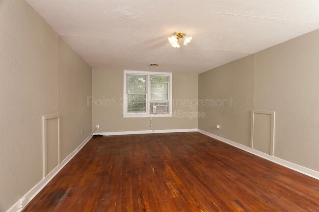 Building Photo - 219 S Millwood Ave