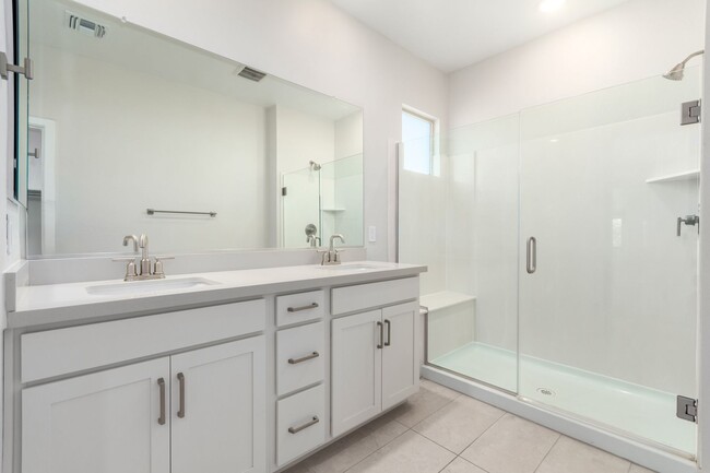 Building Photo - Modern and Spacious Townhome in the Mosaic...