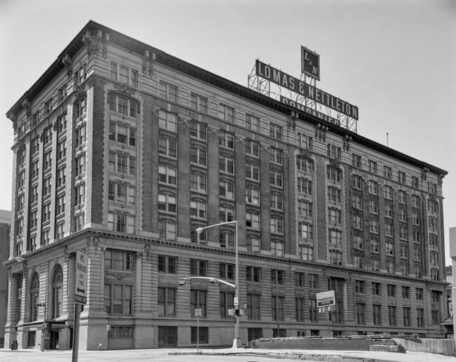 Building Photo - 201 Main St
