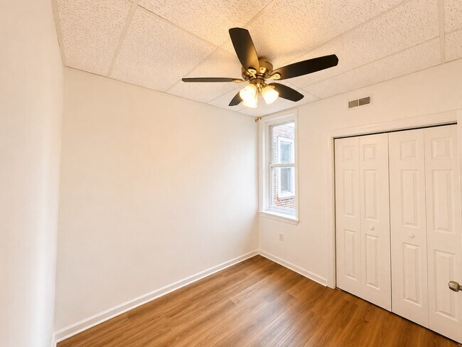 Building Photo - 2115 W Ontario St