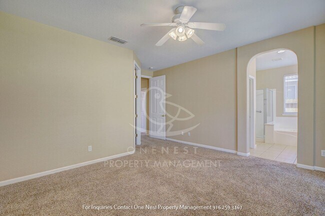 Building Photo - Beautiful 4 BD 2 BA Lincoln Home