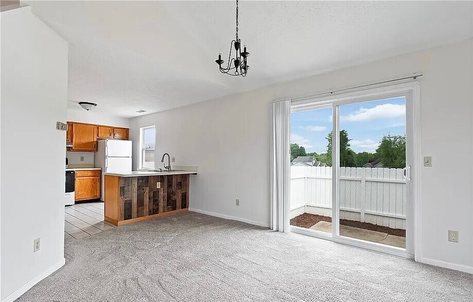 Building Photo - 2012 Rolling Meadows Ln