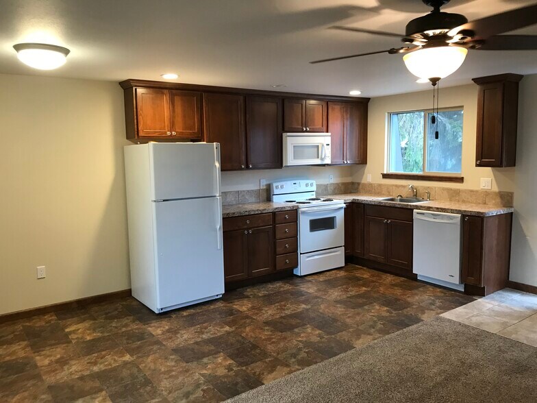 Building Photo - 4300 Crown Ave #4