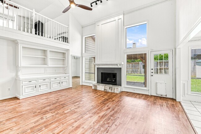 Building Photo - 15907 Spring Forest Dr