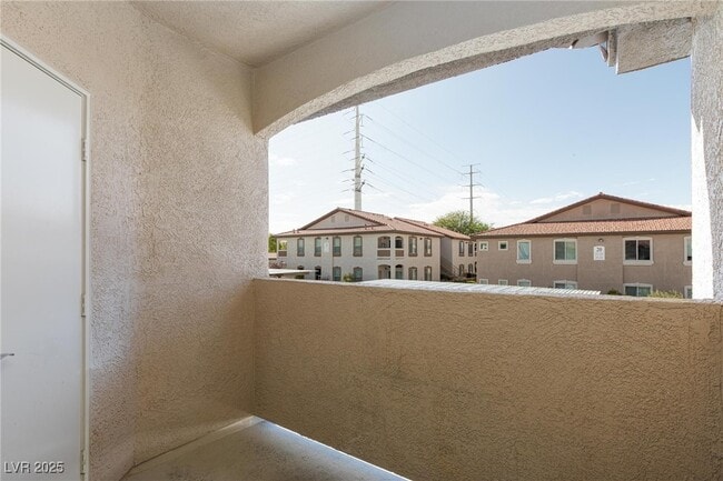 Building Photo - 2305 W Horizon Ridge Pkwy
