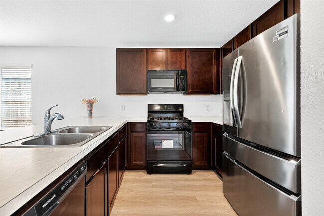 Building Photo - 7719 Cedar Birch Dr