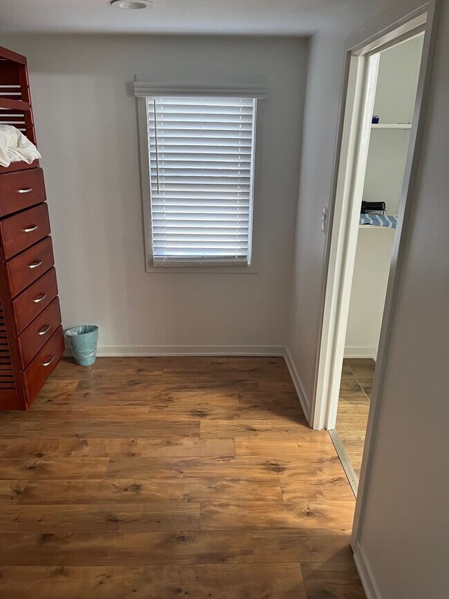 Building Photo - Three Pearls