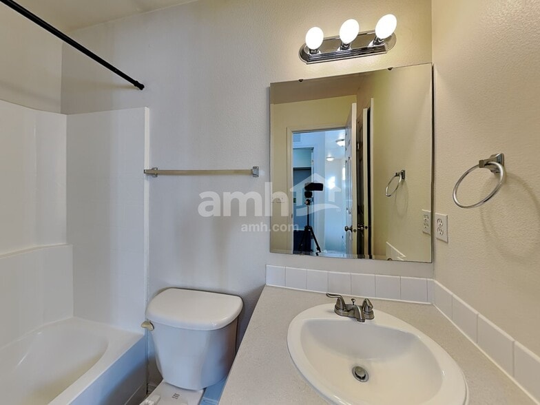 Building Photo - 3342 W Wave Dr