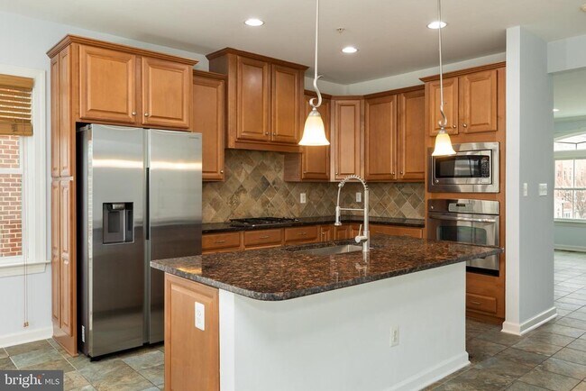 Building Photo - 336 Grand St