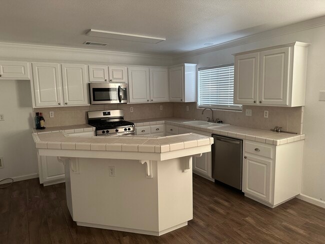 Building Photo - 2154 Berryhill Ave