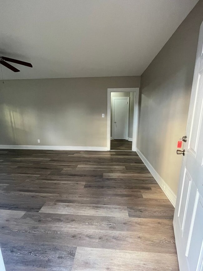 Building Photo - 514 Macon St S