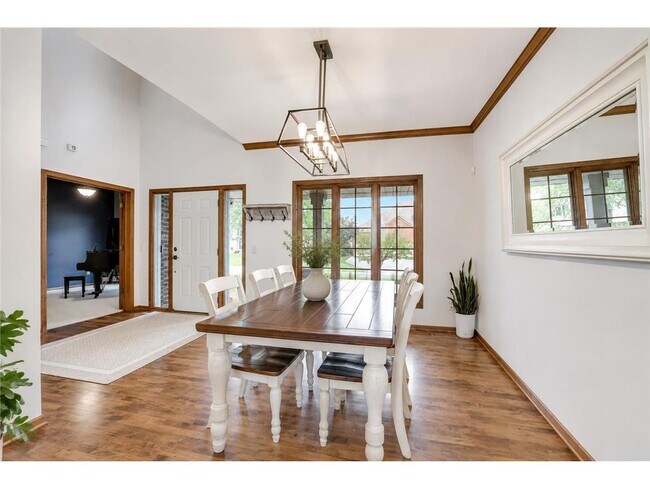 Building Photo - 645 Ramsey Cir