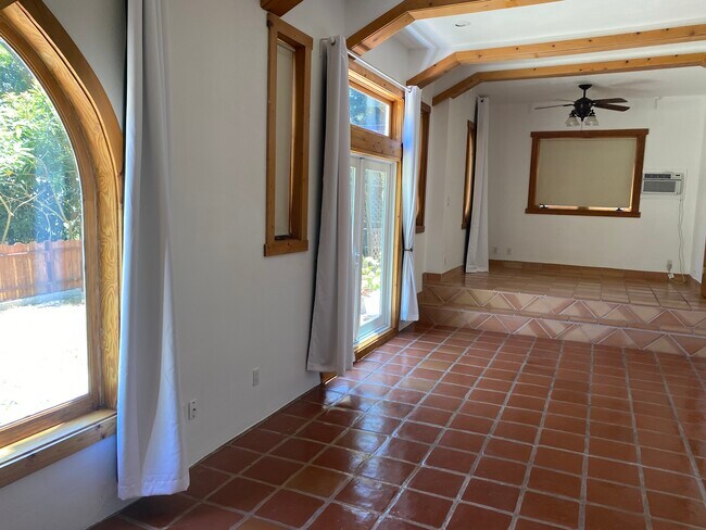 Step up area for bedroom. Was alter. - 6206 Temple Hill Dr