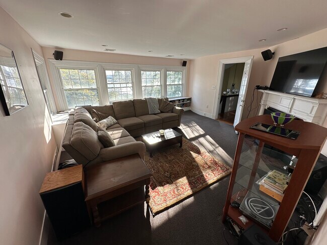 Building Photo - 2 Oxford St