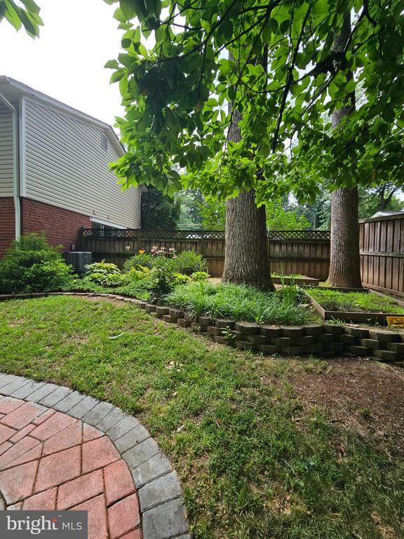 Building Photo - 8913 Cromwell Dr
