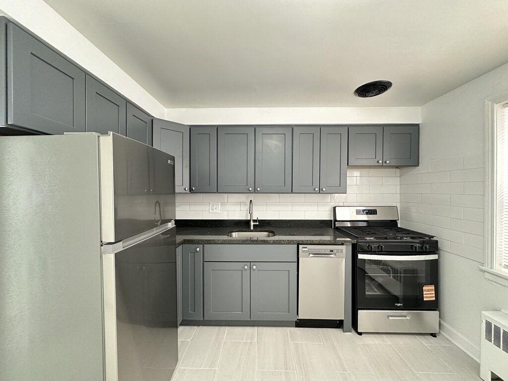 Building Photo - 6721 N California Ave