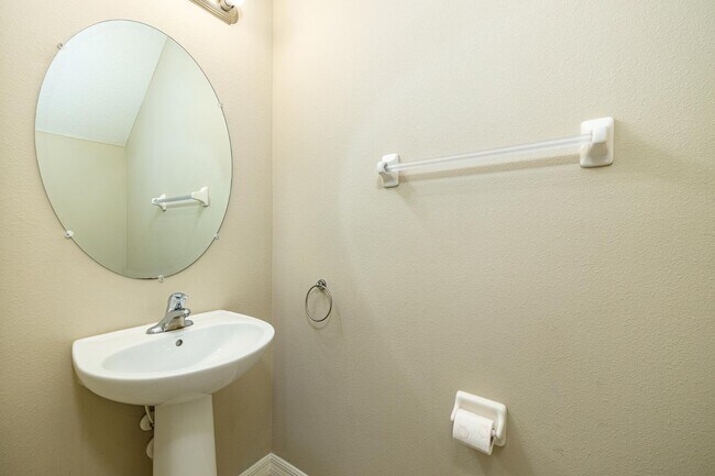 Building Photo - 7069 Woodchase Glen Dr