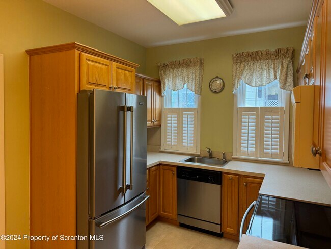 Building Photo - 2208 Adams Ave