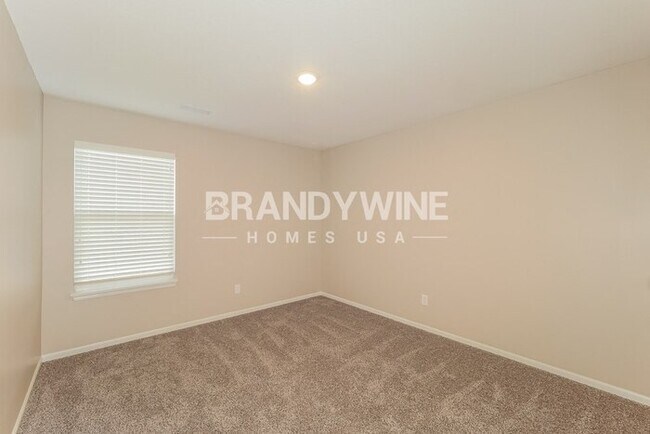 Building Photo - Apply Now! 4BED 3BATH