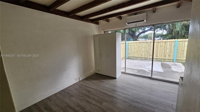 Building Photo - 1836 Roosevelt St