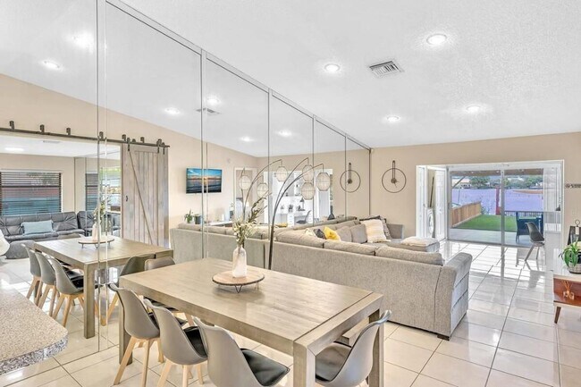 Building Photo - Beautiful 3-Bedroom, 2-Bath Villa with Lak...