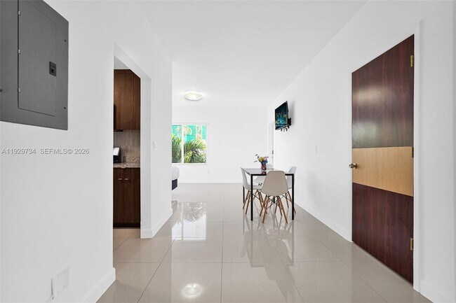 Building Photo - 1025 94th St