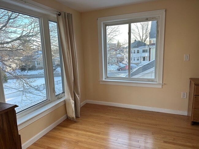 Building Photo - 10 Channing St