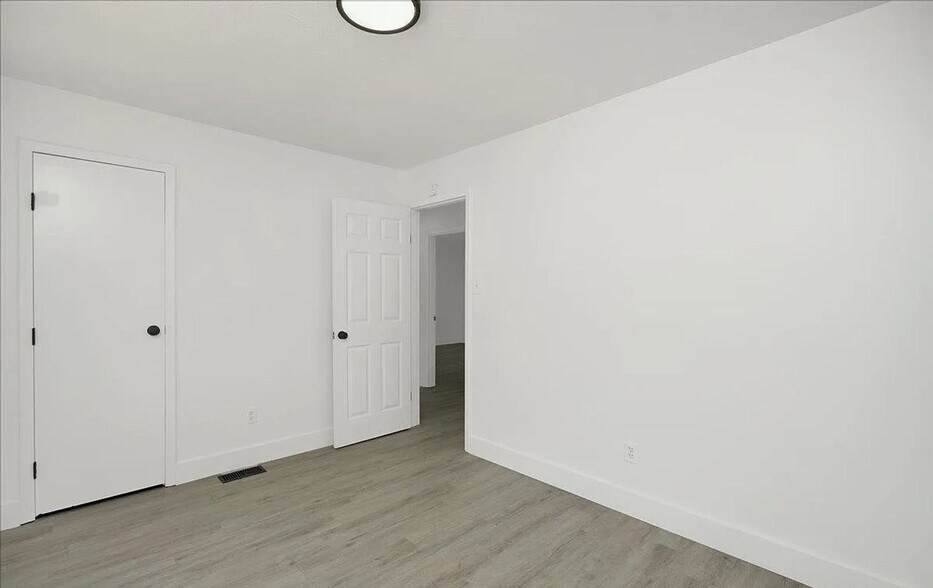 Building Photo - 5188 Goldmar Dr