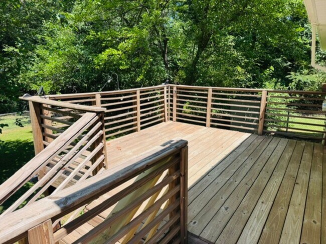 Building Photo - Remodeled ranch with fenced in yard!