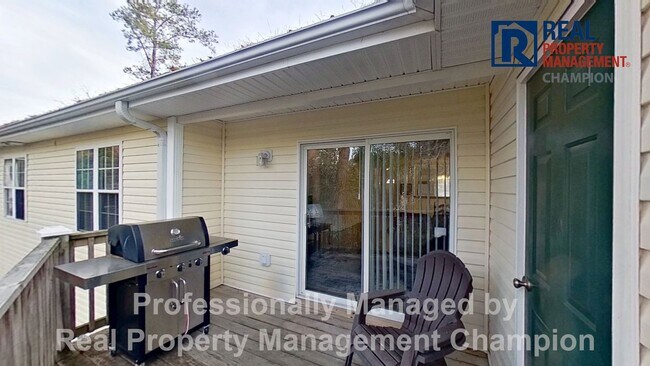 Building Photo - Upper Level Condo in Holton Place w/Community Pool