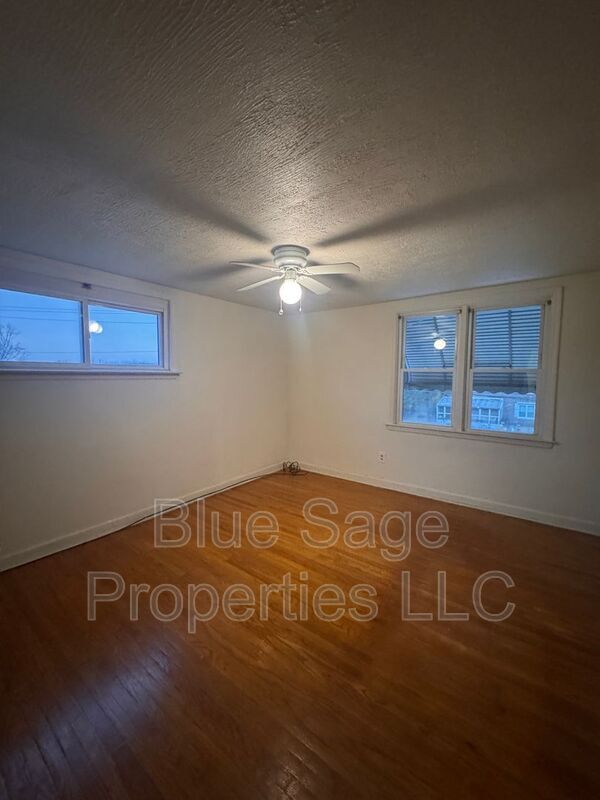 Building Photo - 575 S 4th St