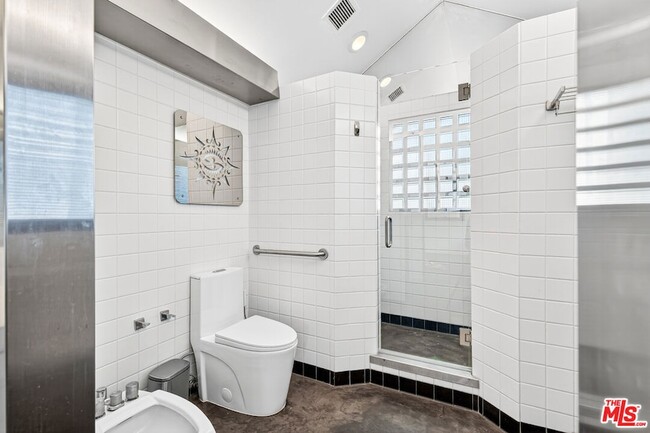 Building Photo - 11 Voyage St