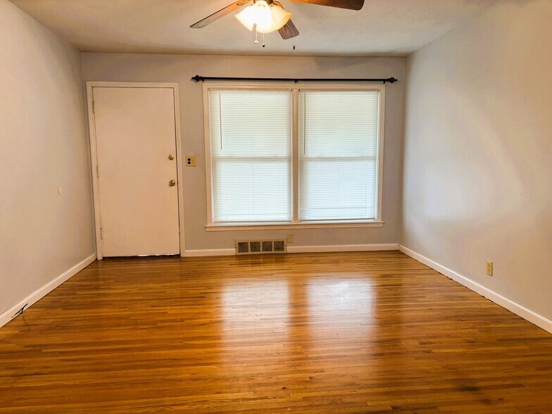 Building Photo - 3425 S Handley St