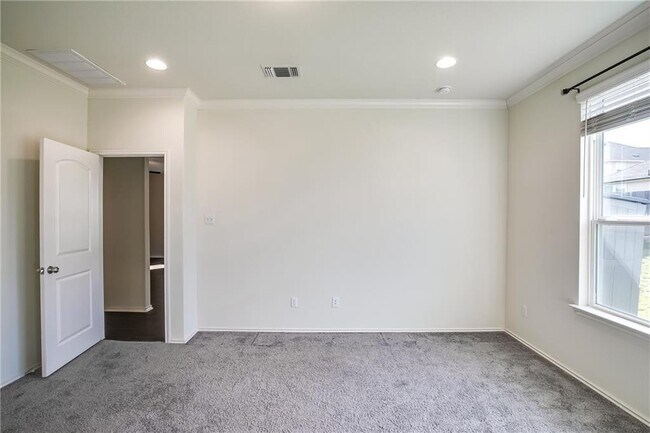 Building Photo - 253 Beechnut Dr