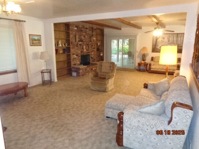 Building Photo - Custom Home in Quartz Hill on a Large Lot