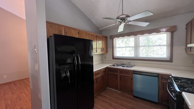 Building Photo - 6460 Lake Esther Dr