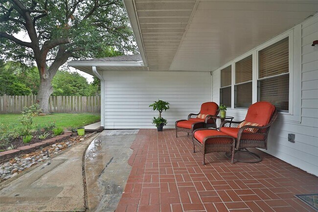 Building Photo - 5822 Cheena Dr