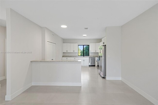 Building Photo - 4313 E 8th Ct