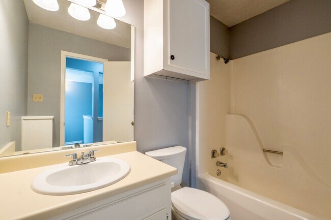 Building Photo - Fully Remodeled Townhome with Loft and Prime Location!