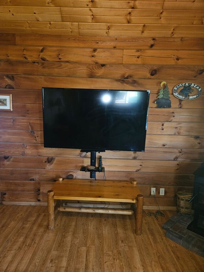 Building Photo - 2 Bed / 2 Bath Fully Furnished Cabin House in Warrens, WI!