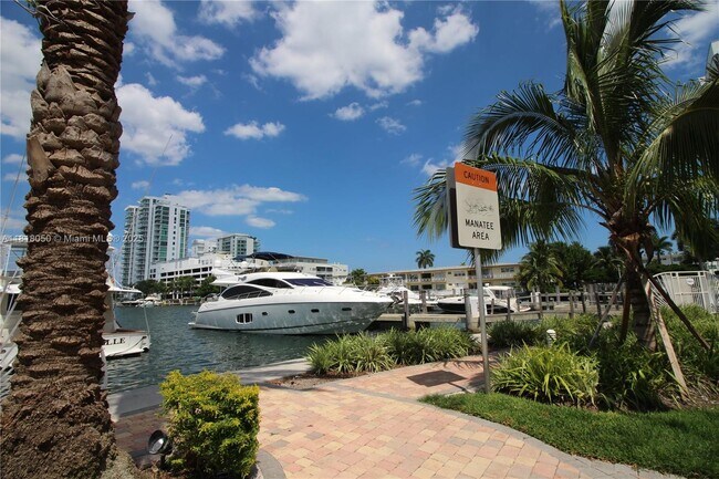 Building Photo - 7910 Harbor Island Dr