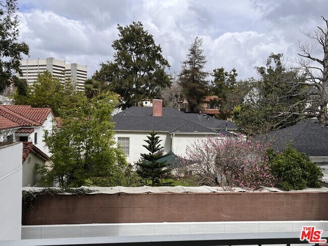 Building Photo - 10787 Wilshire Blvd