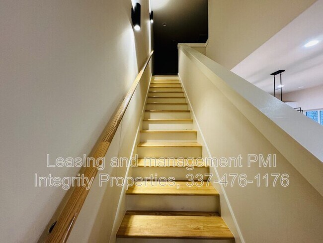 Building Photo - 136 Greentree Dr