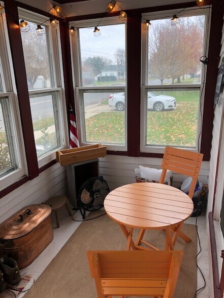 Building Photo - 209 Garland St E